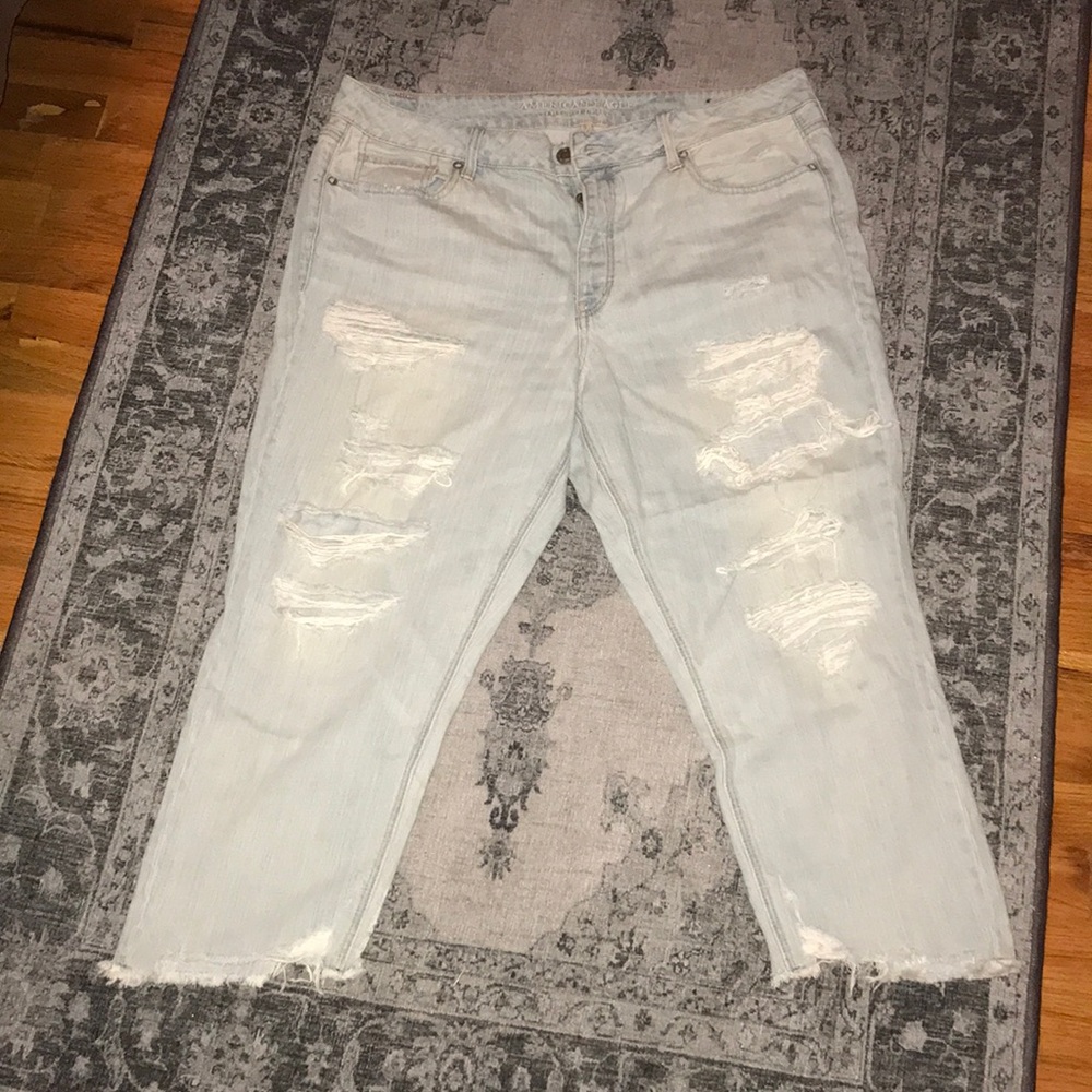 Distressed cropped jean